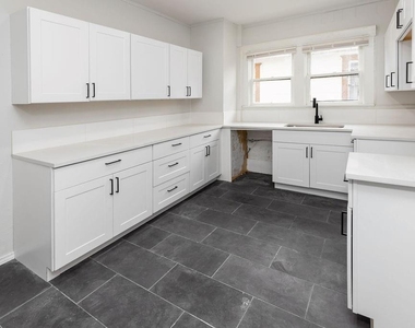 1025 W Walker Street - Photo Thumbnail 8