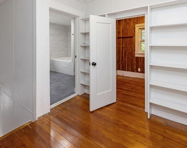 1025 W Walker Street - Photo Thumbnail 20