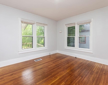 1025 W Walker Street - Photo Thumbnail 11