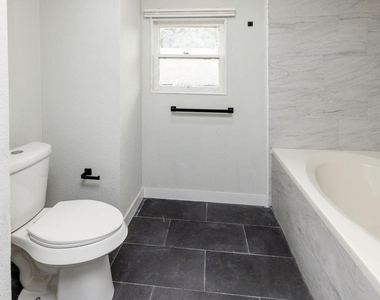 1025 W Walker Street - Photo Thumbnail 32