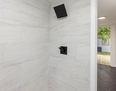 1025 W Walker Street - Photo Thumbnail 6