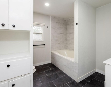 1025 W Walker Street - Photo Thumbnail 17
