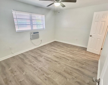 7624 Pembroke Road - Photo Thumbnail 7