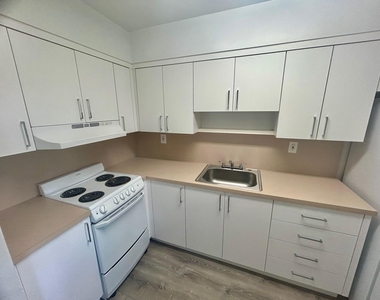 7624 Pembroke Road - Photo Thumbnail 4