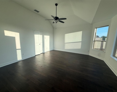 1905 Pecos Drive - Photo Thumbnail 17