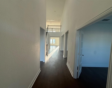 1905 Pecos Drive - Photo Thumbnail 22