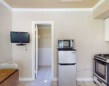 1837 22nd Avenue - Photo Thumbnail 12