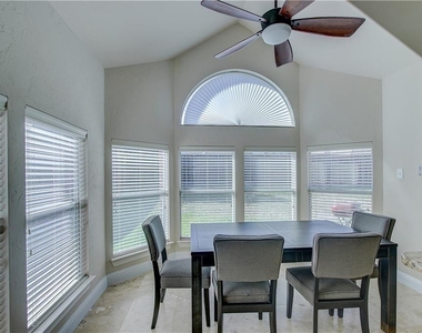 6917 Shady View Court - Photo Thumbnail 6