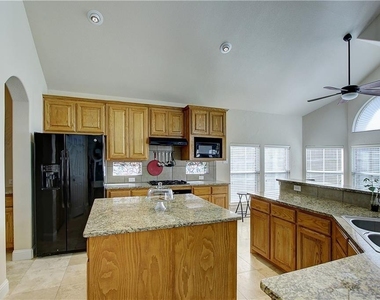6917 Shady View Court - Photo Thumbnail 4