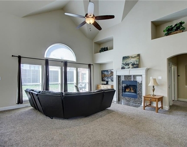6917 Shady View Court - Photo Thumbnail 8