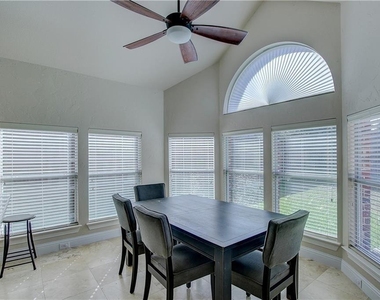 6917 Shady View Court - Photo Thumbnail 5