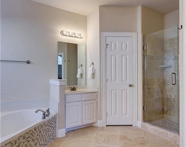 6917 Shady View Court - Photo Thumbnail 13