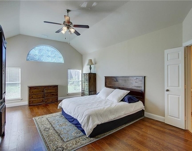 6917 Shady View Court - Photo Thumbnail 10