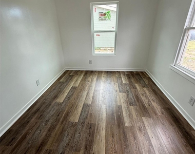703 Ash Street - Photo Thumbnail 6