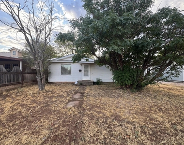 703 Ash Street - Photo Thumbnail 9