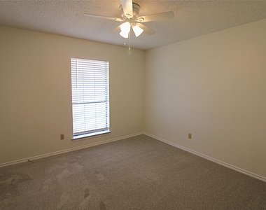 1232 Mockingbird Lane - Photo Thumbnail 5