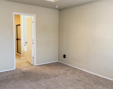 1049 Marietta Lane - Photo Thumbnail 25