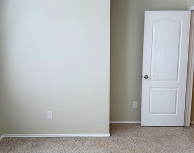 1049 Marietta Lane - Photo Thumbnail 20