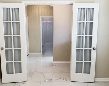 1049 Marietta Lane - Photo Thumbnail 13