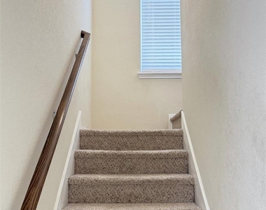 1049 Marietta Lane - Photo Thumbnail 18