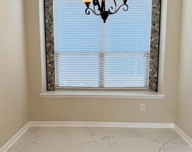 1049 Marietta Lane - Photo Thumbnail 12