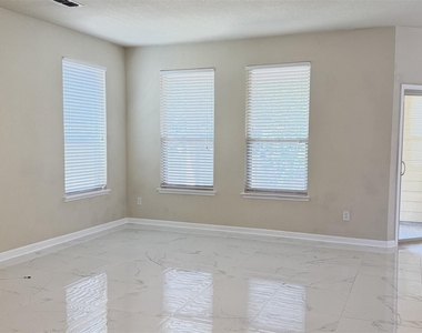 1049 Marietta Lane - Photo Thumbnail 7