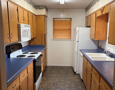 3325 S 15th Street - Photo Thumbnail 5