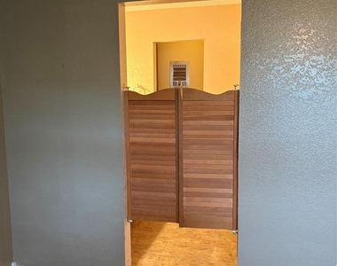 3325 S 15th Street - Photo Thumbnail 15