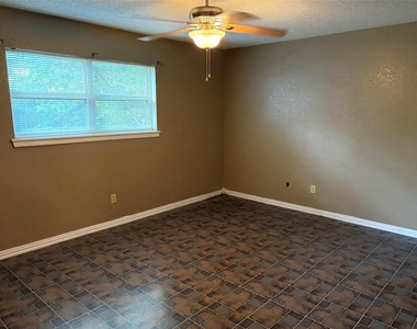 3325 S 15th Street - Photo Thumbnail 14