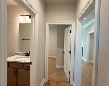 820 Venecia Drive - Photo Thumbnail 21