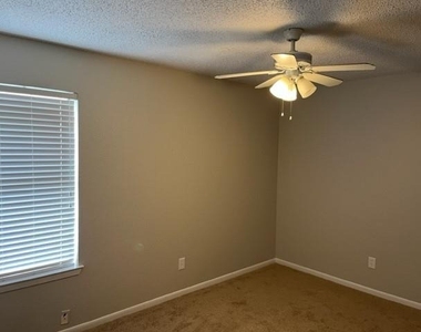 1152 Landsdale Lane - Photo Thumbnail 8