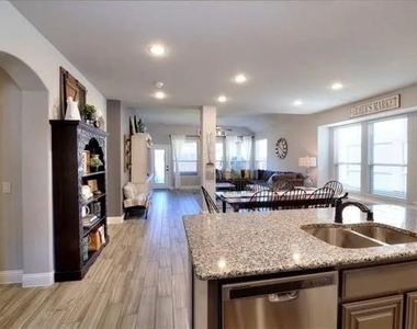 616 Crockett Drive - Photo Thumbnail 4