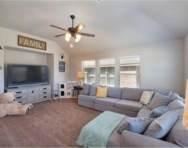 616 Crockett Drive - Photo Thumbnail 6