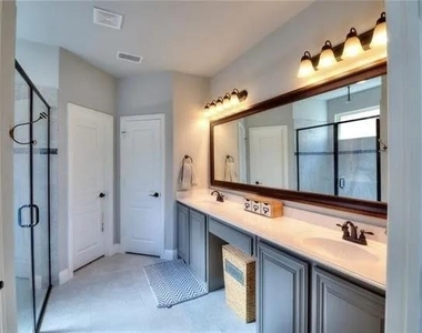 616 Crockett Drive - Photo Thumbnail 8