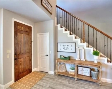 616 Crockett Drive - Photo Thumbnail 1