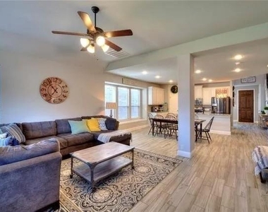 616 Crockett Drive - Photo Thumbnail 3