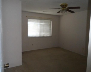 3194 Chimney Circle - Photo Thumbnail 5