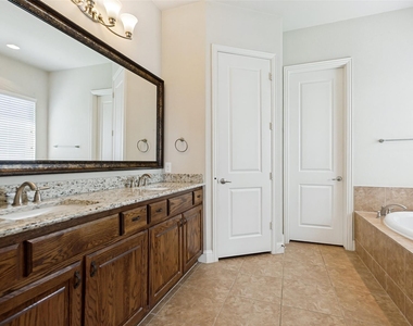 204 Whitewing Lane - Photo Thumbnail 18