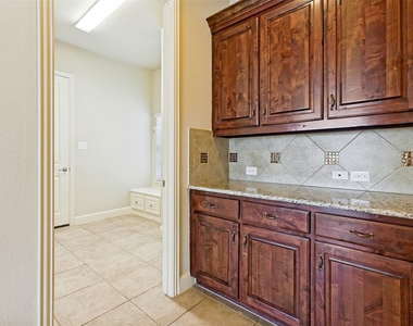 204 Whitewing Lane - Photo Thumbnail 10