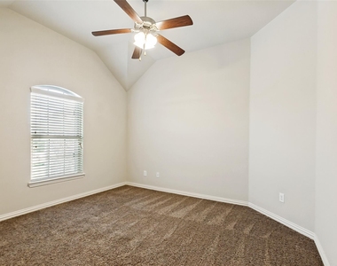 204 Whitewing Lane - Photo Thumbnail 13
