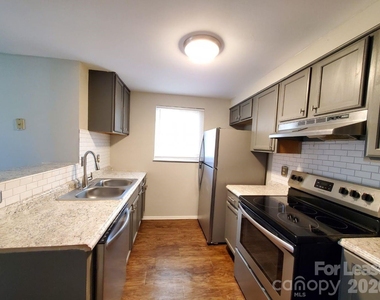 7516 Pebblestone Drive - Photo Thumbnail 5