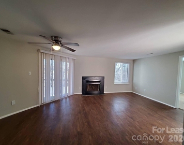 7516 Pebblestone Drive - Photo Thumbnail 3