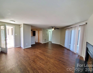 7516 Pebblestone Drive - Photo Thumbnail 2
