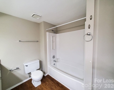 7516 Pebblestone Drive - Photo Thumbnail 14