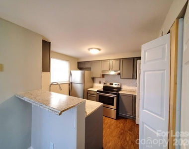 7516 Pebblestone Drive - Photo Thumbnail 6