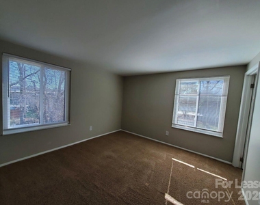 7516 Pebblestone Drive - Photo Thumbnail 12