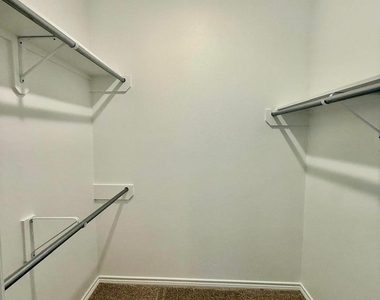 2703 Southern Oaks Drive - Photo Thumbnail 12
