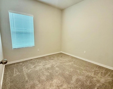 2703 Southern Oaks Drive - Photo Thumbnail 20