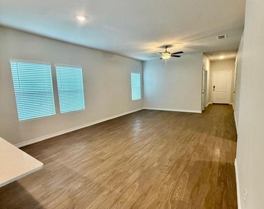 2703 Southern Oaks Drive - Photo Thumbnail 5