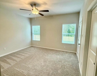 2703 Southern Oaks Drive - Photo Thumbnail 10